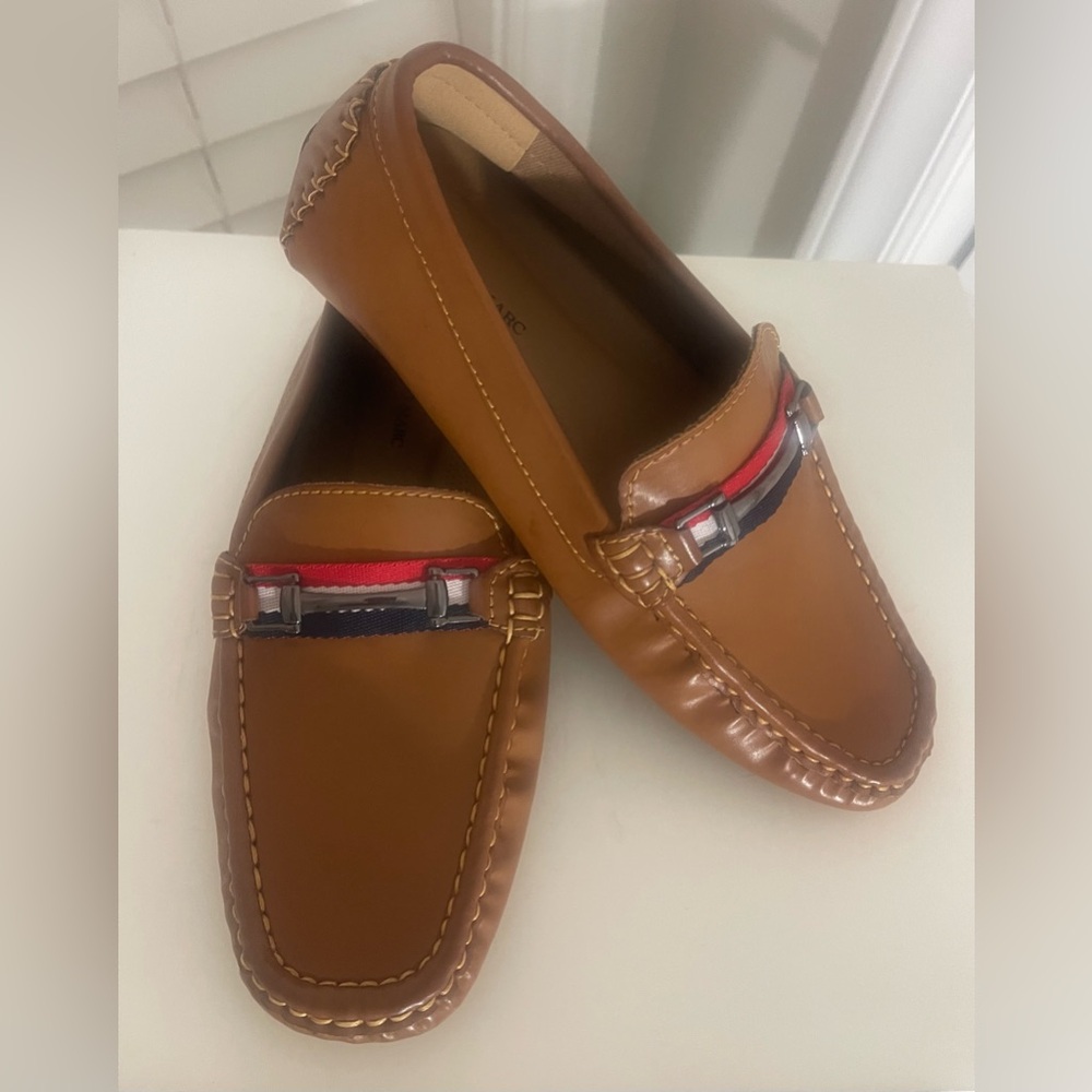 Elegant Tan Loafers with Red and Blue Detail